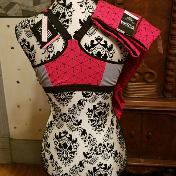 NWT VICTORIA'S SECRET KNOCKOUT SPORTS BRA & LEGGIN - Picture 3 of 3